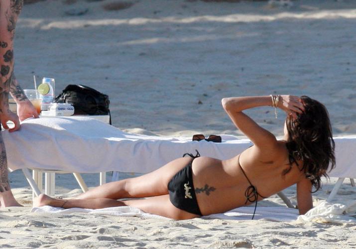 16P Nicole Richie thong slip and bikini beach paparazzi pictures