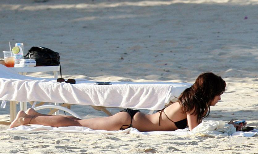 16P Nicole Richie thong slip and bikini beach paparazzi pictures