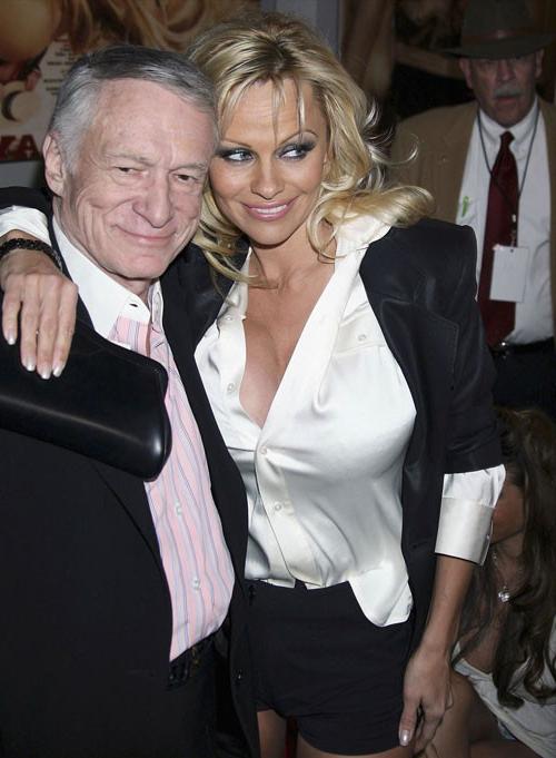 16P Pamela Anderson exposed tits and nipple slip paparazzi pictures