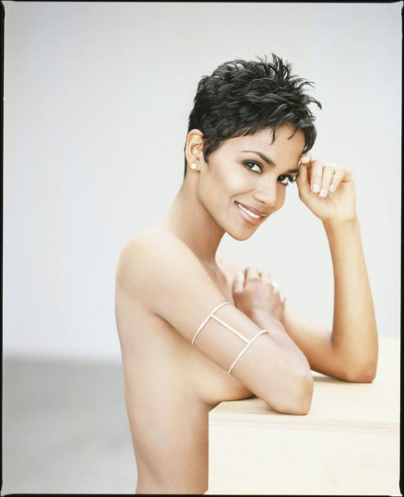 16P Halle Berry upskirt pictures and nipple slip paparazzi pictures