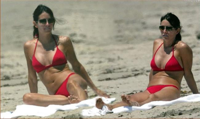 16P Courtney Cox nipple slip on the beach