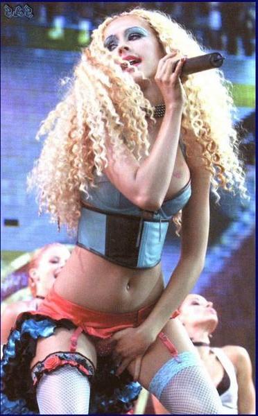 15P Christina Aguilera naked tits and nipple slips
