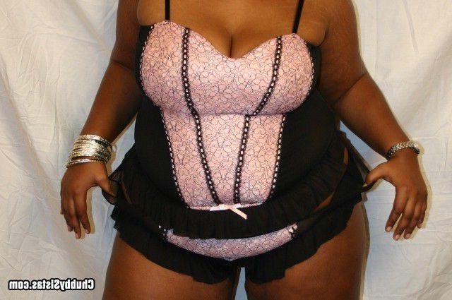 16P Fat Booty Chubby Black Babe Boned