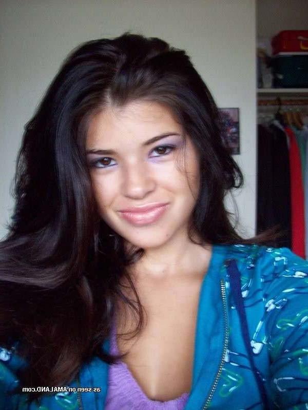 15P Heiße Bbw-Freundinnen entblößen mollige Ärsche und pralle Titten