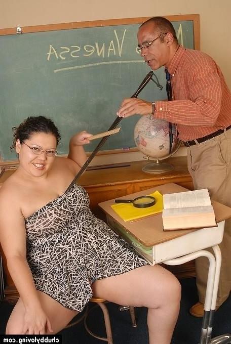 16P Naughty fat brunette giving blowjob and fucking in classroom