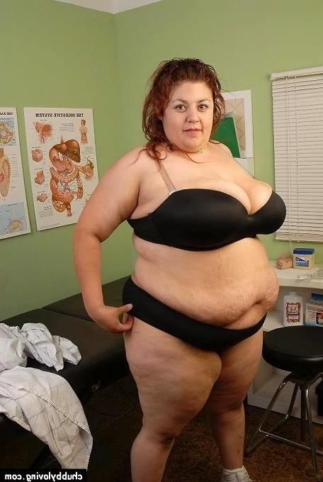 16P Fat bigtits brunette getting naked and posing