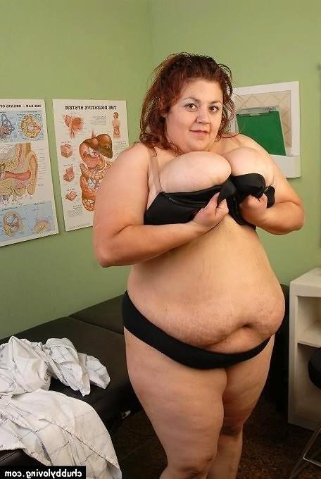 16P Fat bigtits brunette getting naked and posing