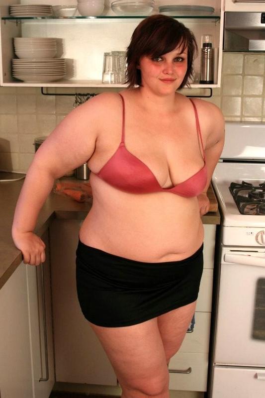 15P Horny BBW Milla Monroe playing in kitchen