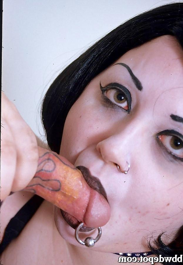 17P goth BBW does blowjob and gets banged by a horny tattooed punk