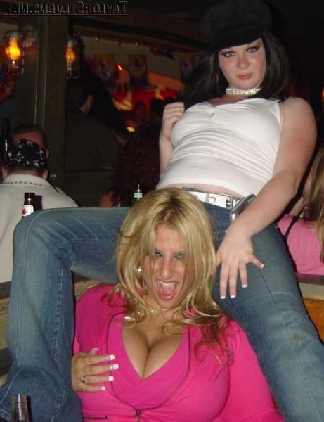 16P Wild busty webcam bitches gettin nasty in public