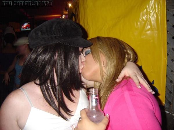 16P Wild busty webcam bitches gettin nasty in public
