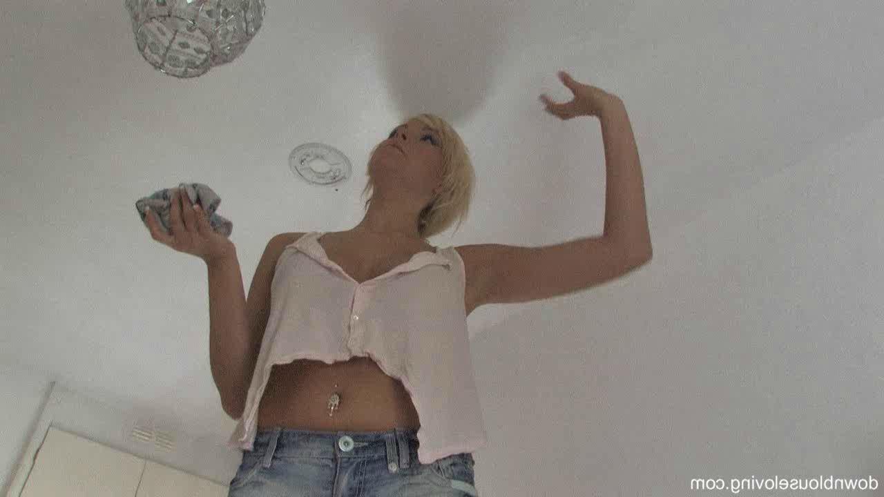 16P upshirt cleavage shots