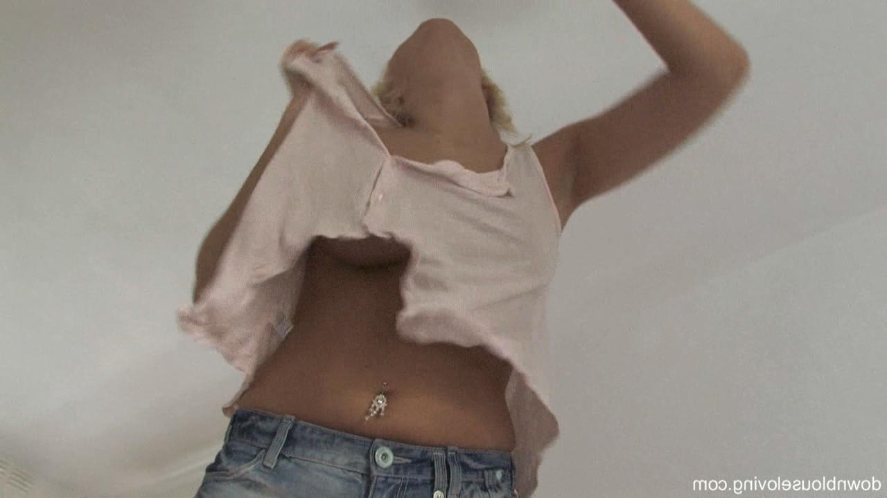 16P upshirt cleavage shots