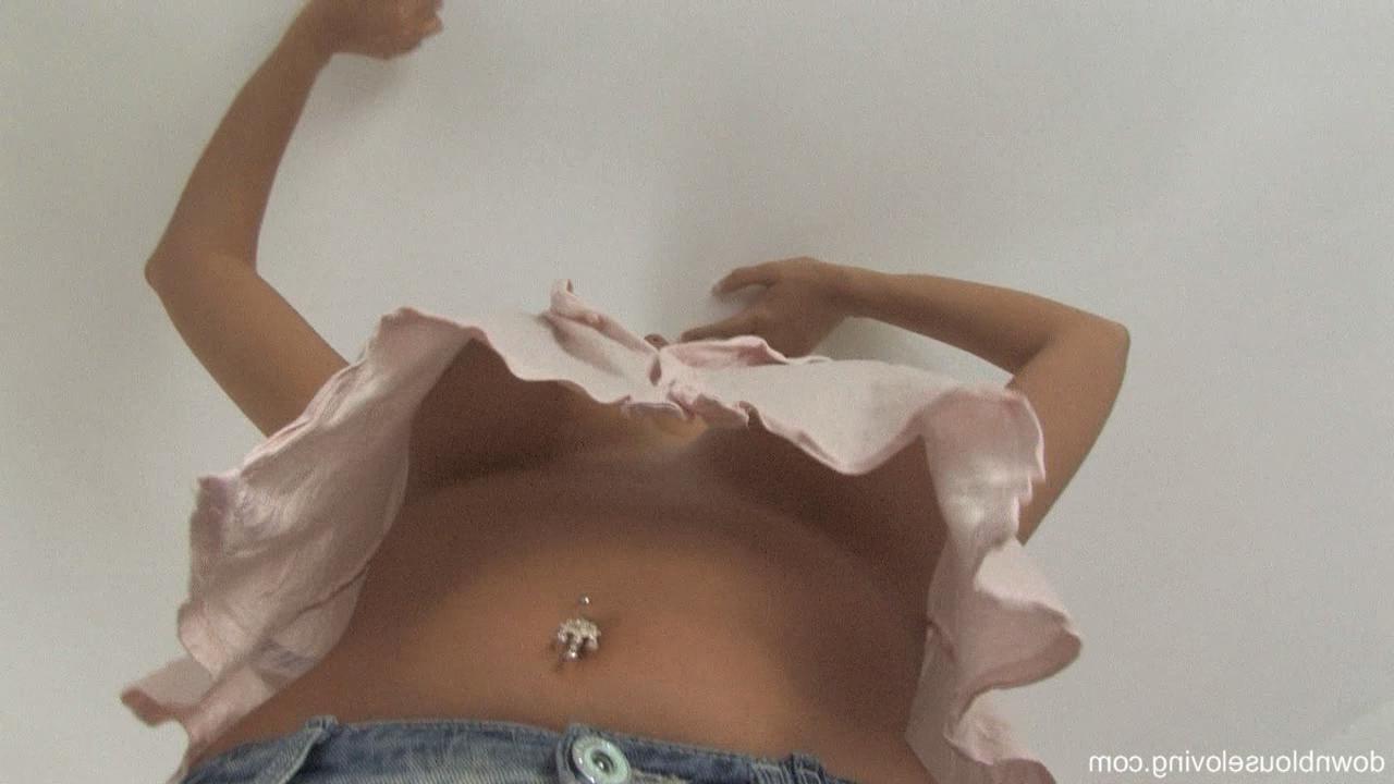 16P upshirt cleavage shots