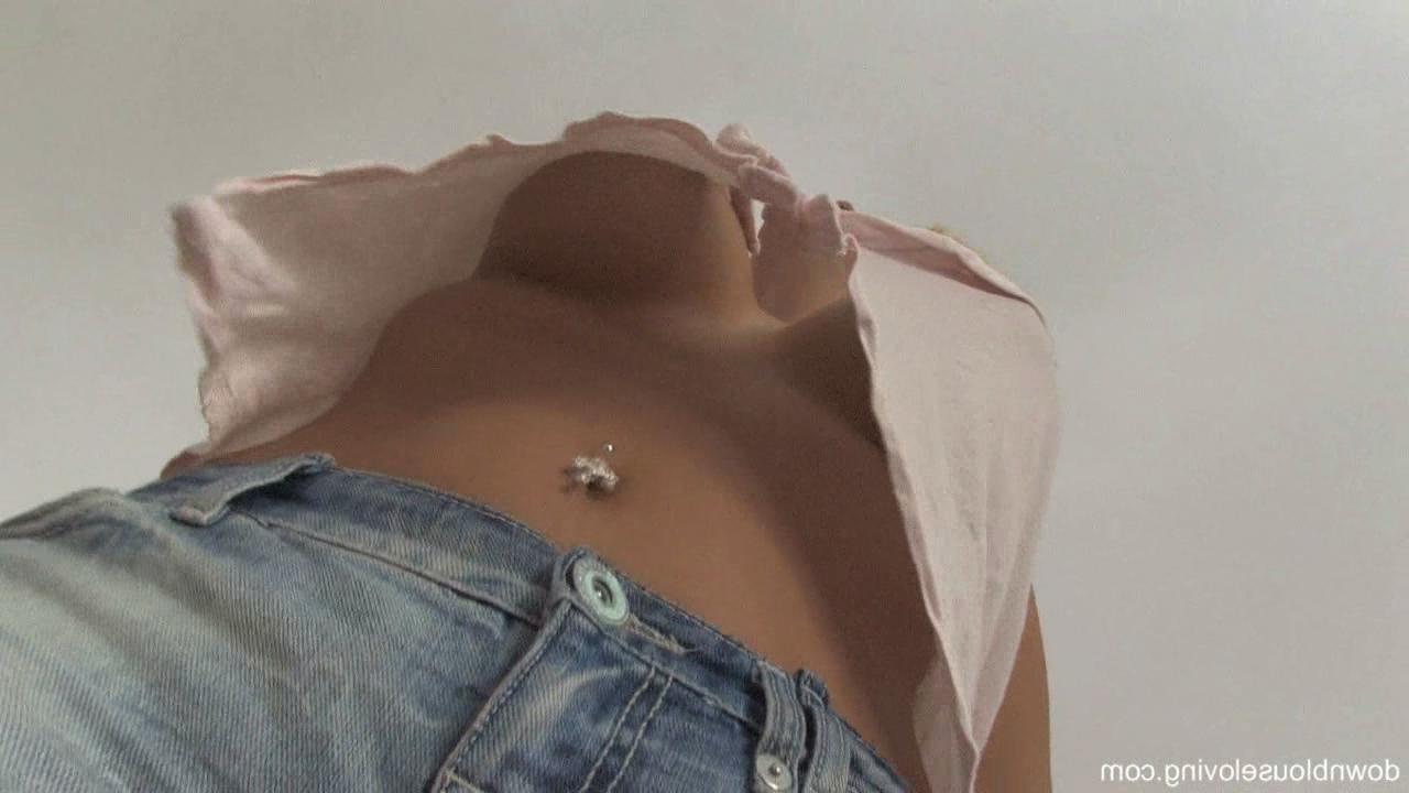 16P upshirt cleavage shots
