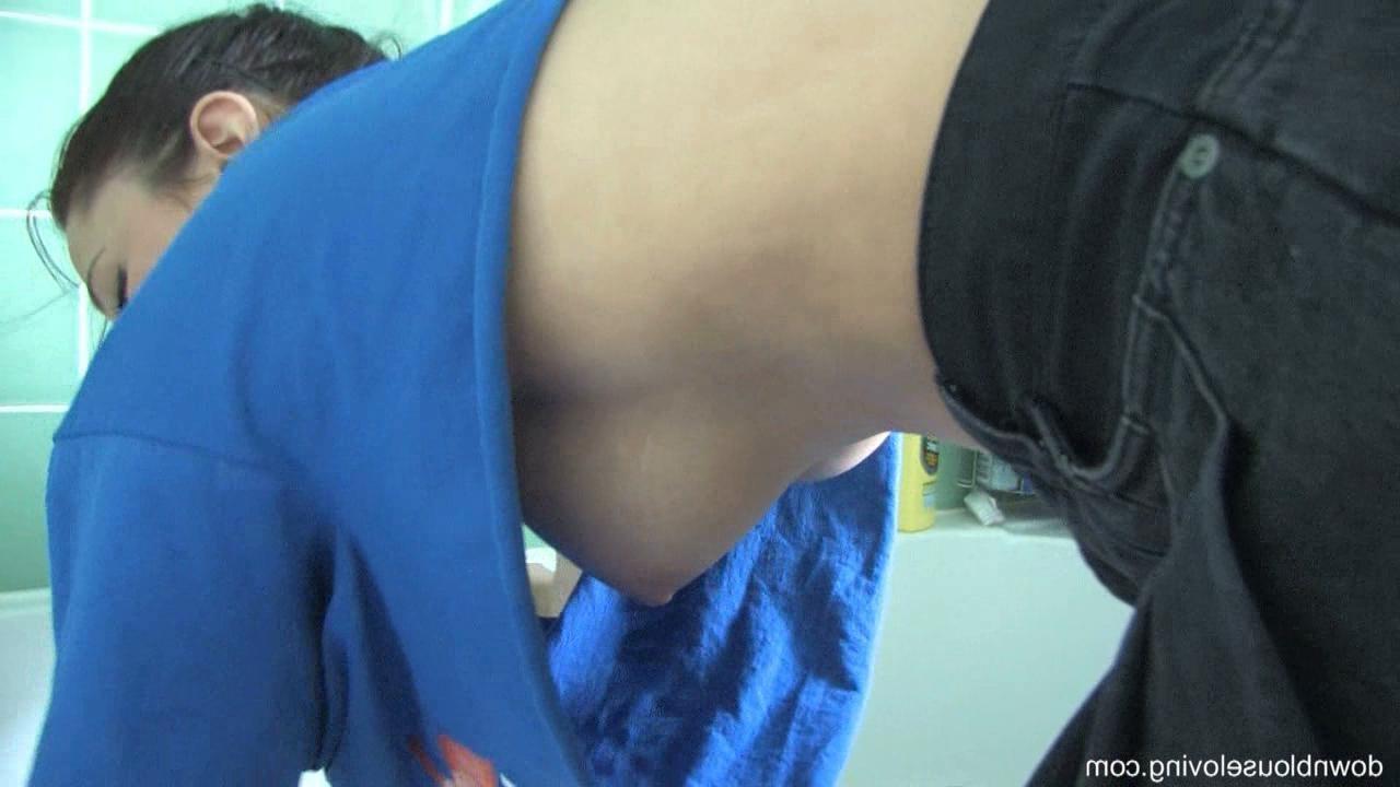 16P UPshirt cleavage shots