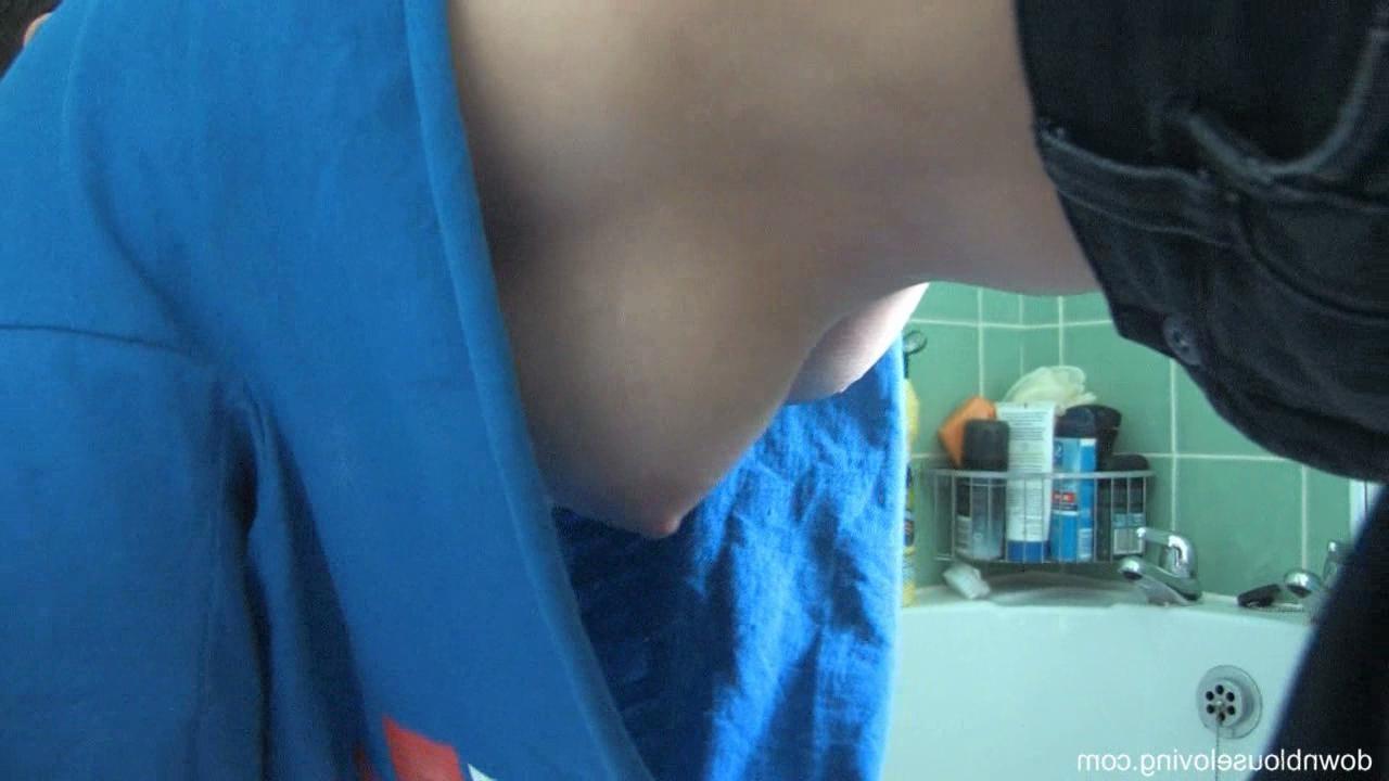 16P UPshirt cleavage shots