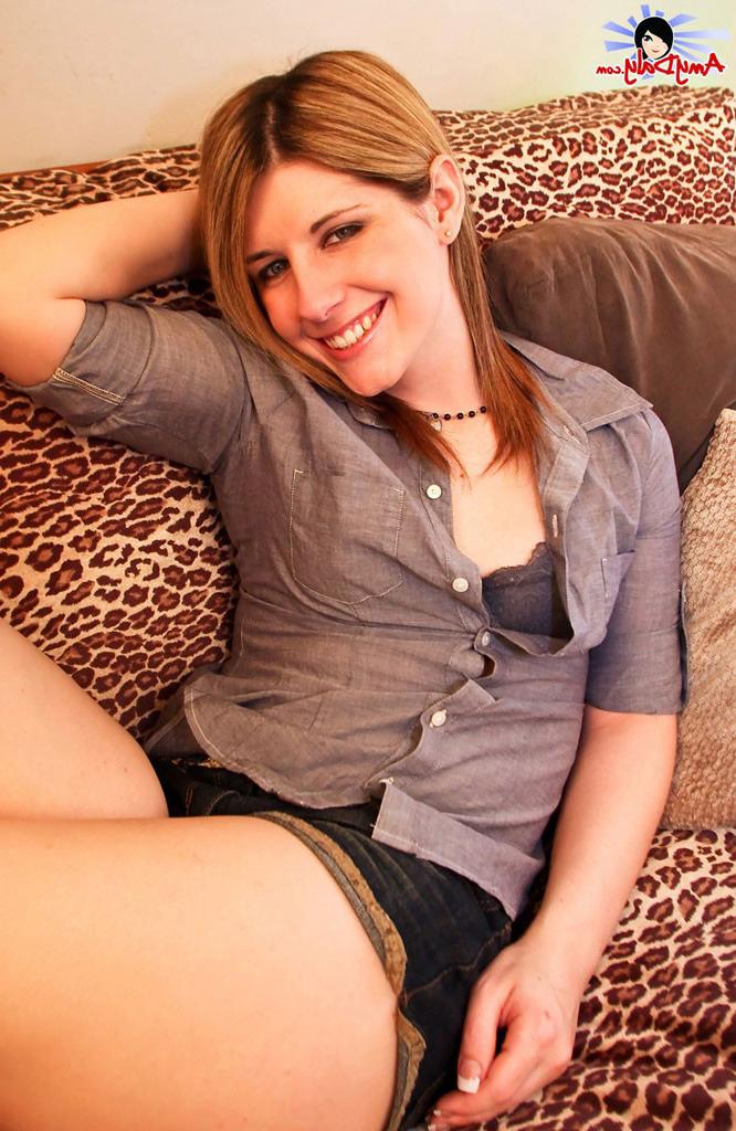 15P Amy strips and strokes her shecock
