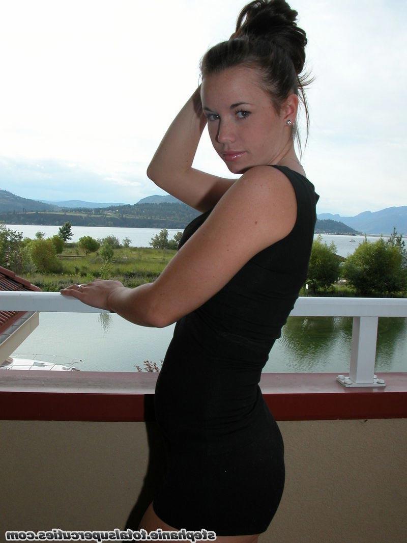 20P Busty girl outside
