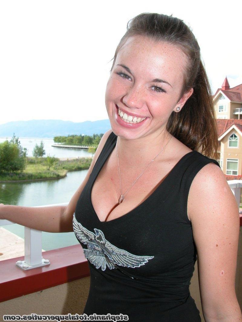 20P Busty girl outside