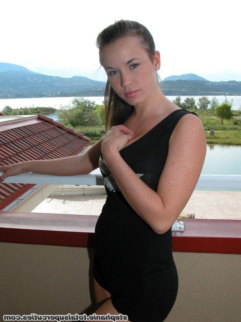 20P Busty girl outside