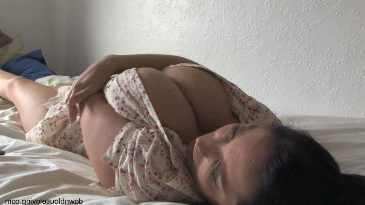 16P Big boob cleavage