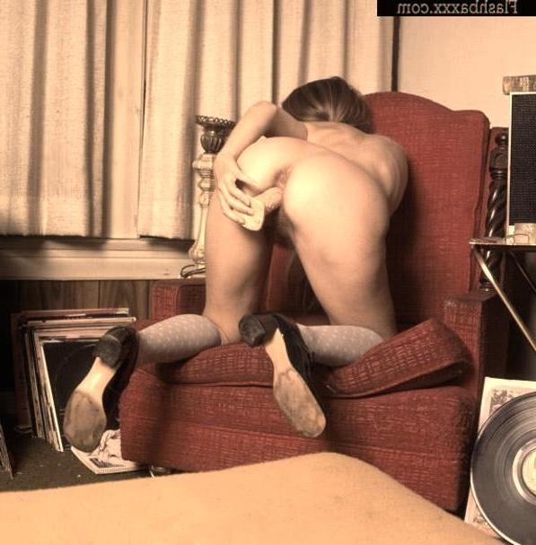 16P Retro babes spread pussy and use classic sex toys