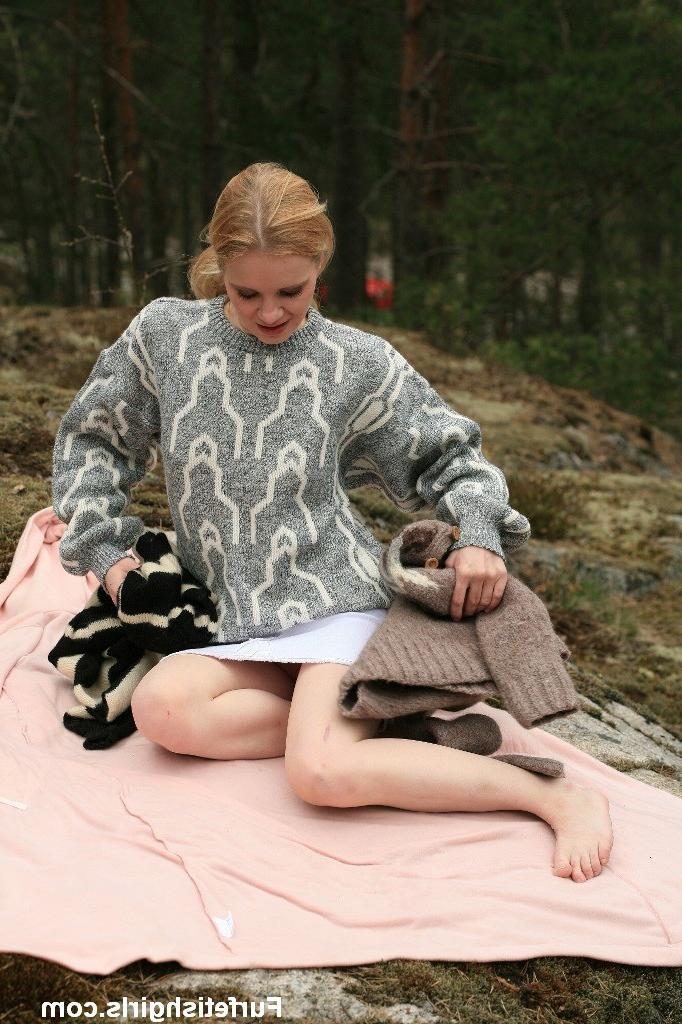 20P Tight pussy outdoors and wool sweater fetish