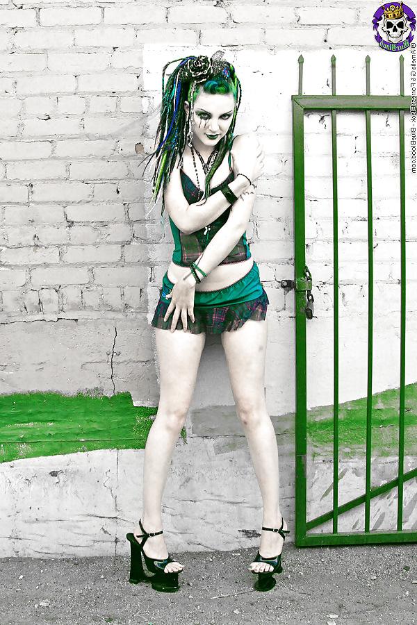 15P Goth Girl Public Flashing