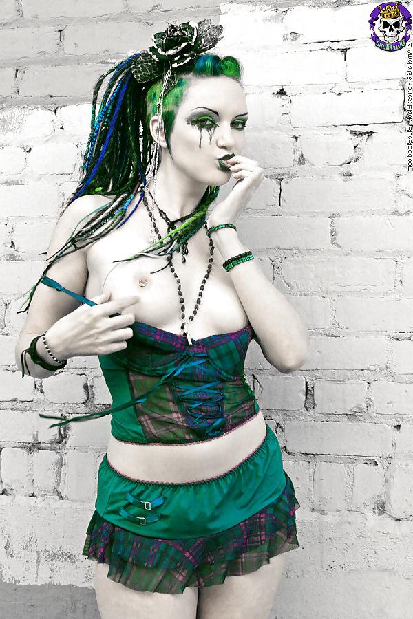 15P Goth Girl Public Flashing