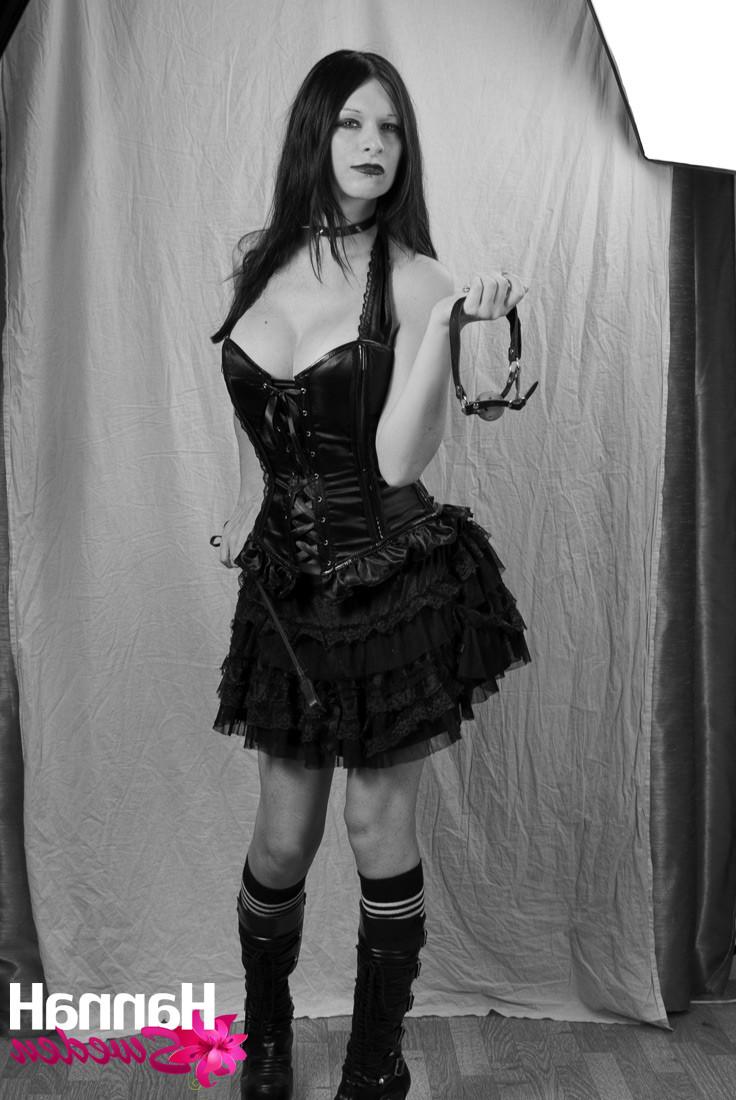14P If you like Goth Trannies you will love these photos of TS Hanna