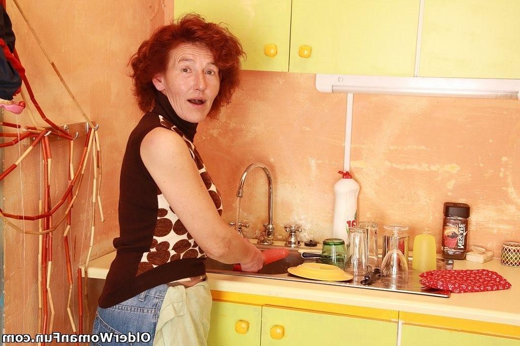 16P Granny Hope fucks a dildo in the kitchen
