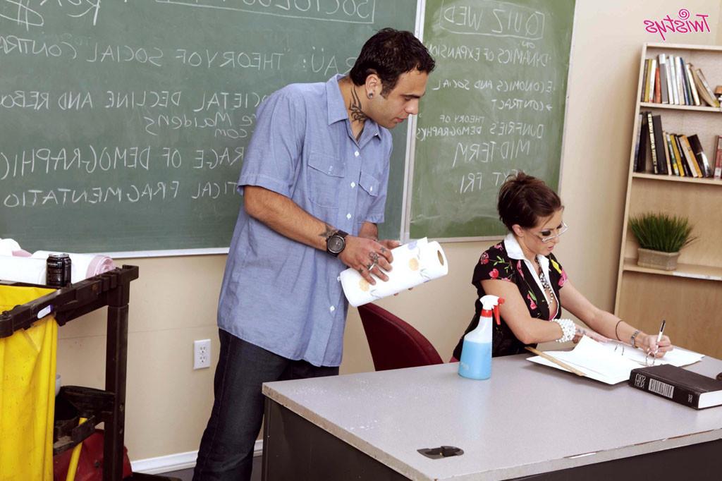 15P Rachel Roxxx gets pounded by the janitor in the classroom