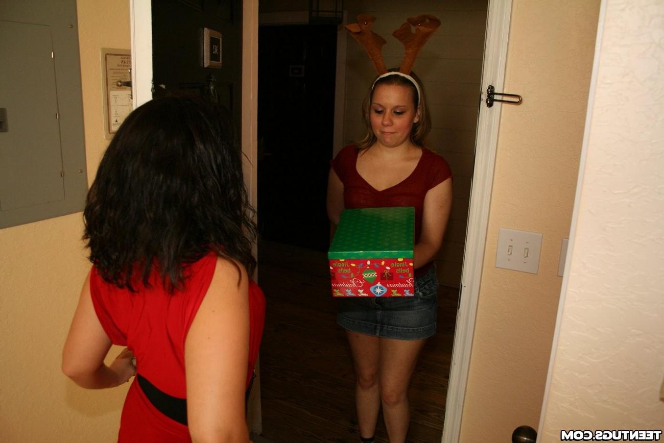 16P Teen giving sexy handjob