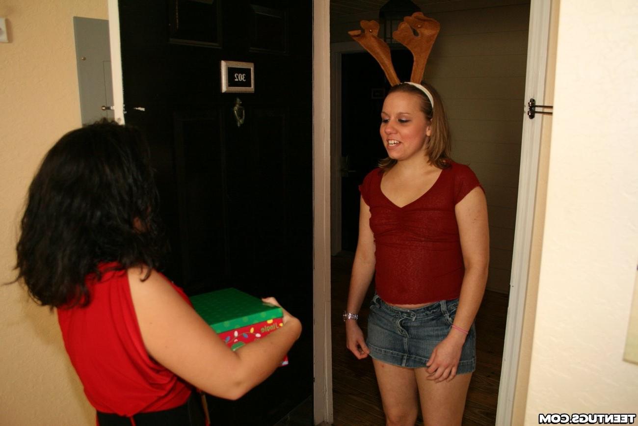 16P Teen giving sexy handjob