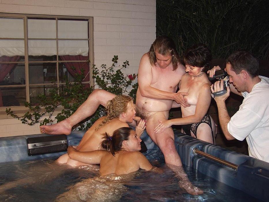 20P Amateur cumorgy party in friends hot spa tub