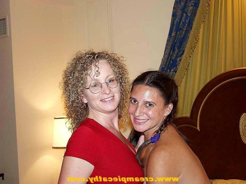 20P Horny housewives slurping sloppy cumloads
