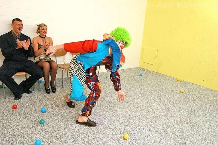 19P Classy blonde lgets gangbanged and bukkaked by clowns
