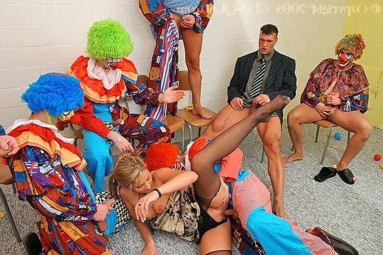 19P Classy blonde lgets gangbanged and bukkaked by clowns