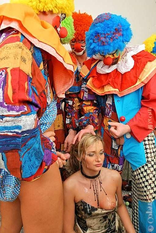 19P Classy blonde lgets gangbanged and bukkaked by clowns