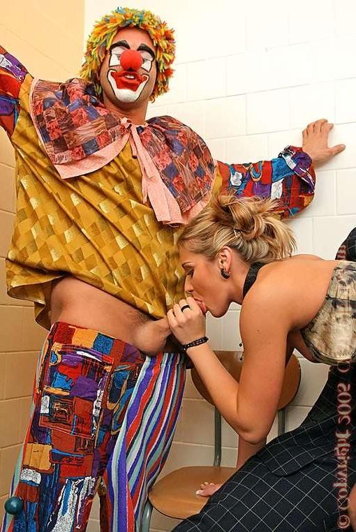 19P Classy blonde lgets gangbanged and bukkaked by clowns