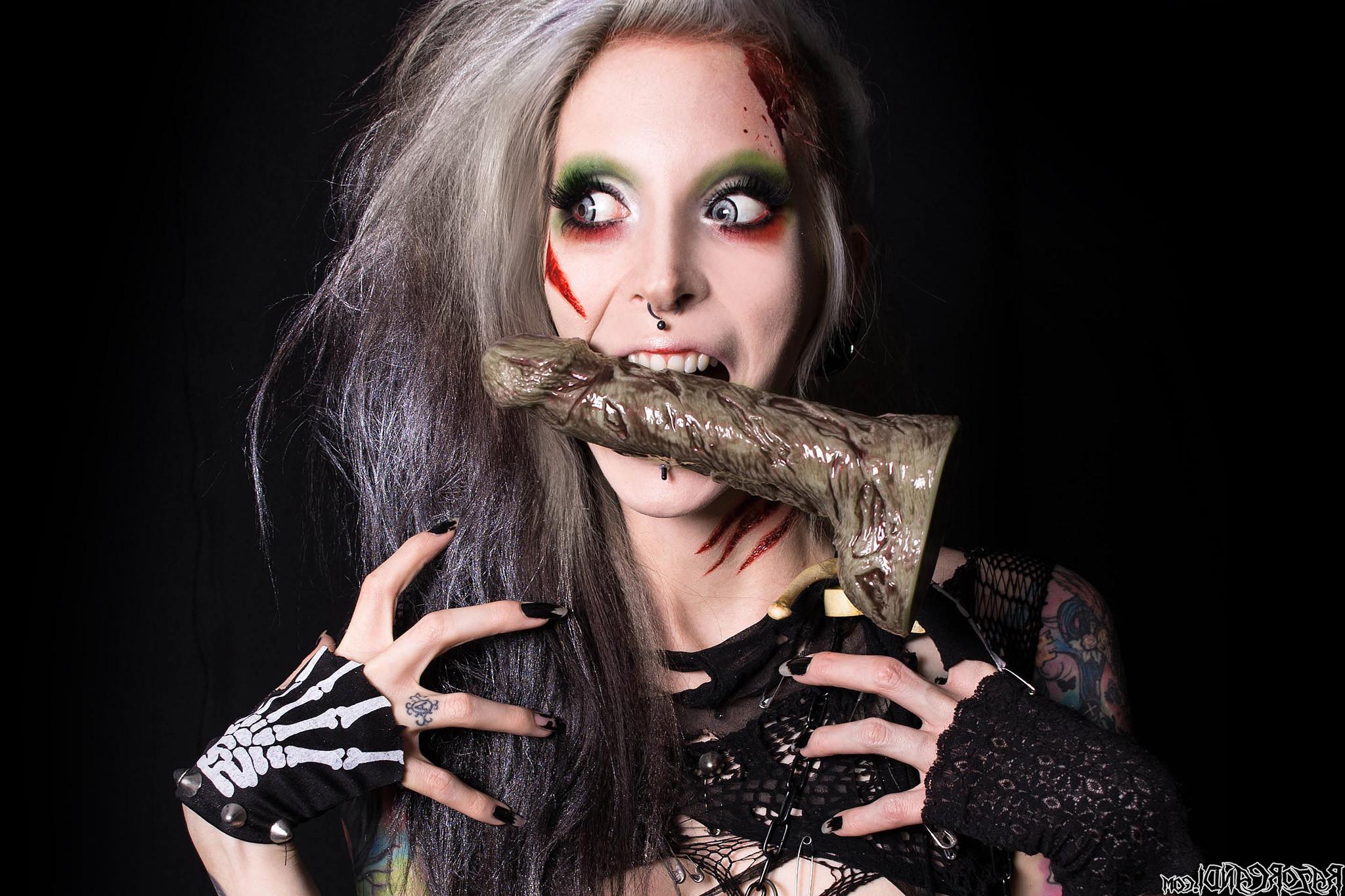 15P Gothic Pinup RazorCandi is Feeling Zombified