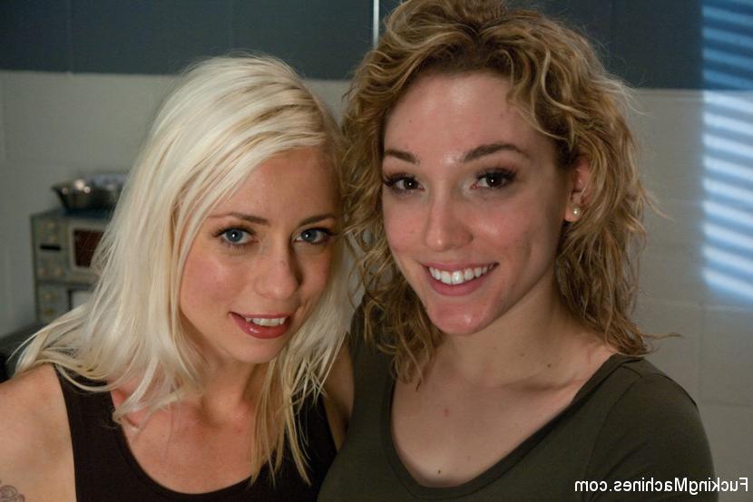 15P Lorelei Lee FISTS Lily Labeau's pussy while a machine fucks Lily's ASS, stuffing