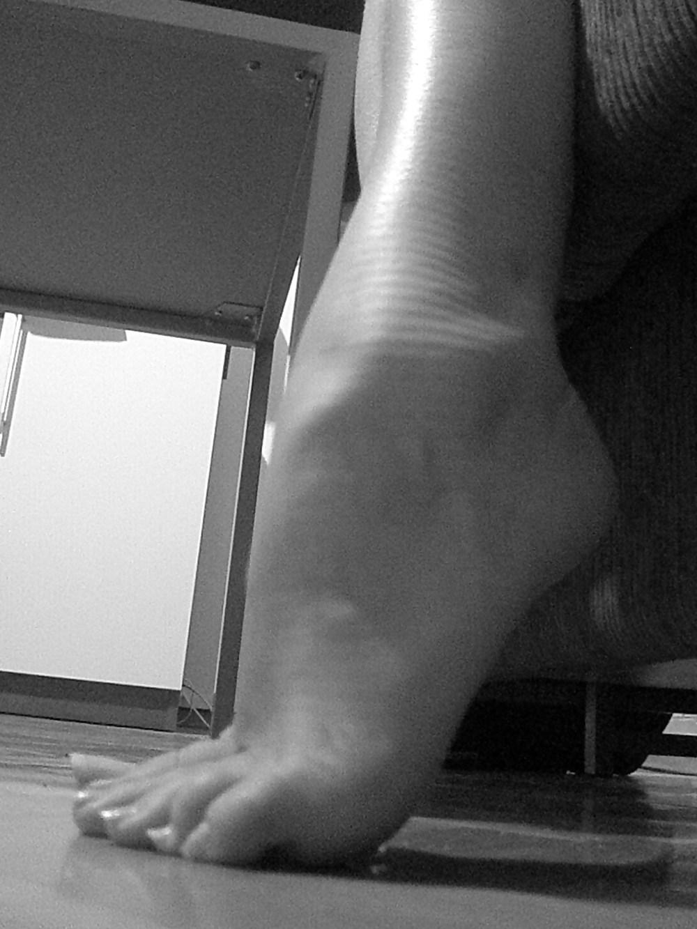 25P Some turkish girl feets