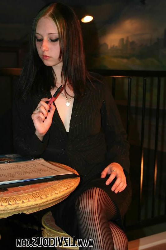 16P Gothic secretary stips and plays with her favorite vibrator