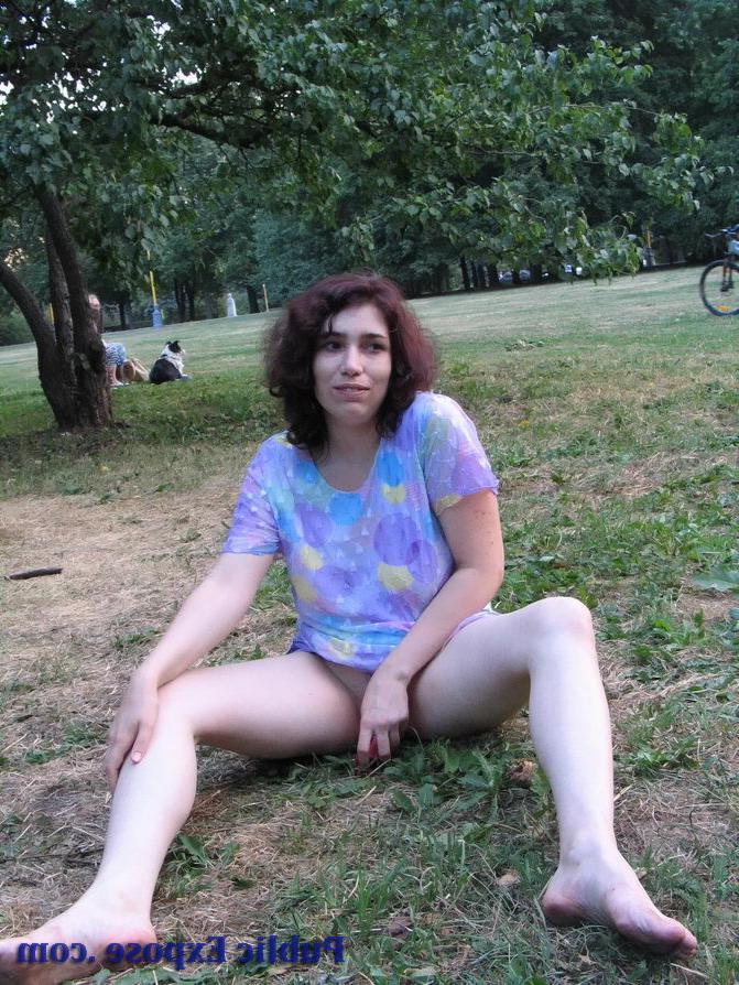 15P Big-titted chick pussy toying in public