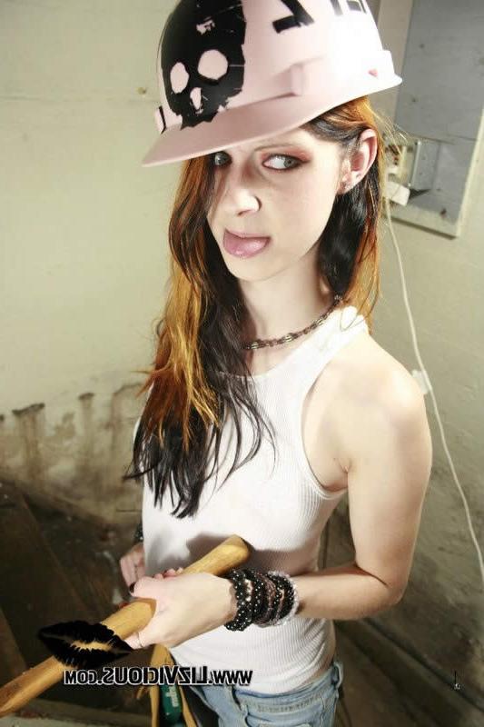 18P Redhead goth chick liz vicious toying her pussy