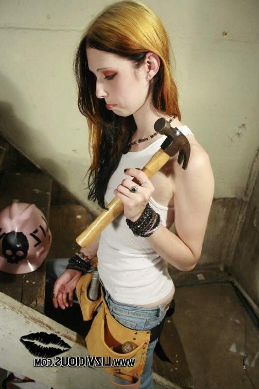 18P Redhead goth chick liz vicious toying her pussy