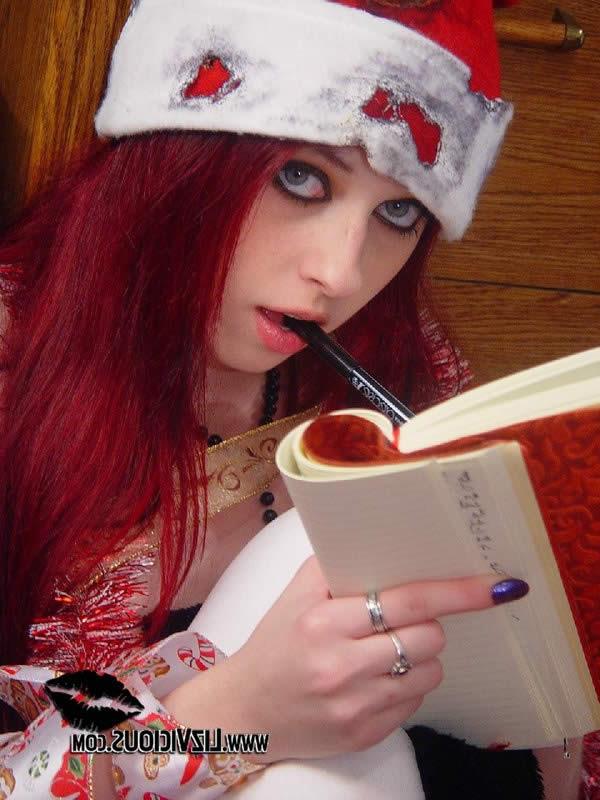 18P Redhead goth chick plays with a vibrator