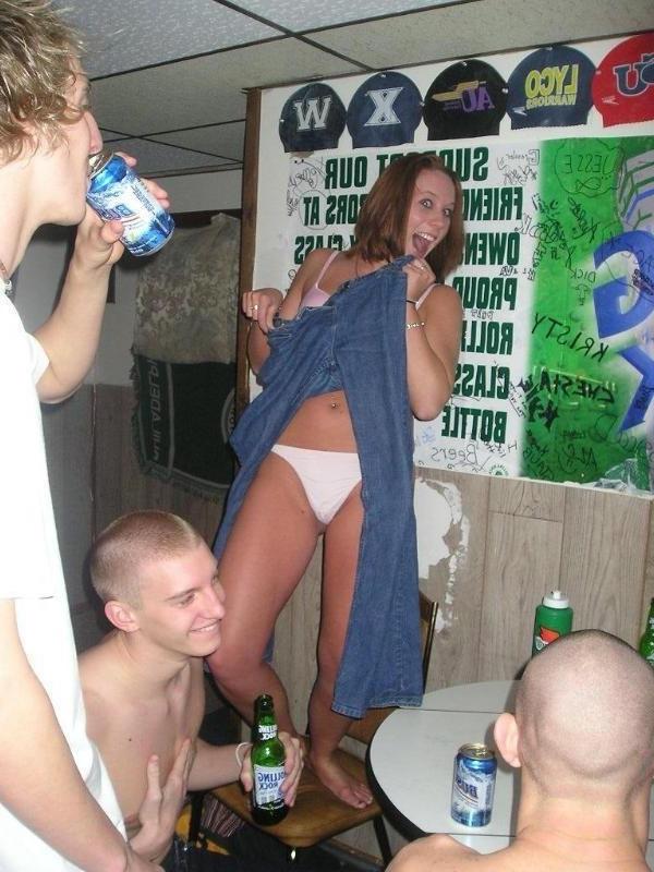 15P Random pics of college hotties wasted and flashing their underwear at parties
